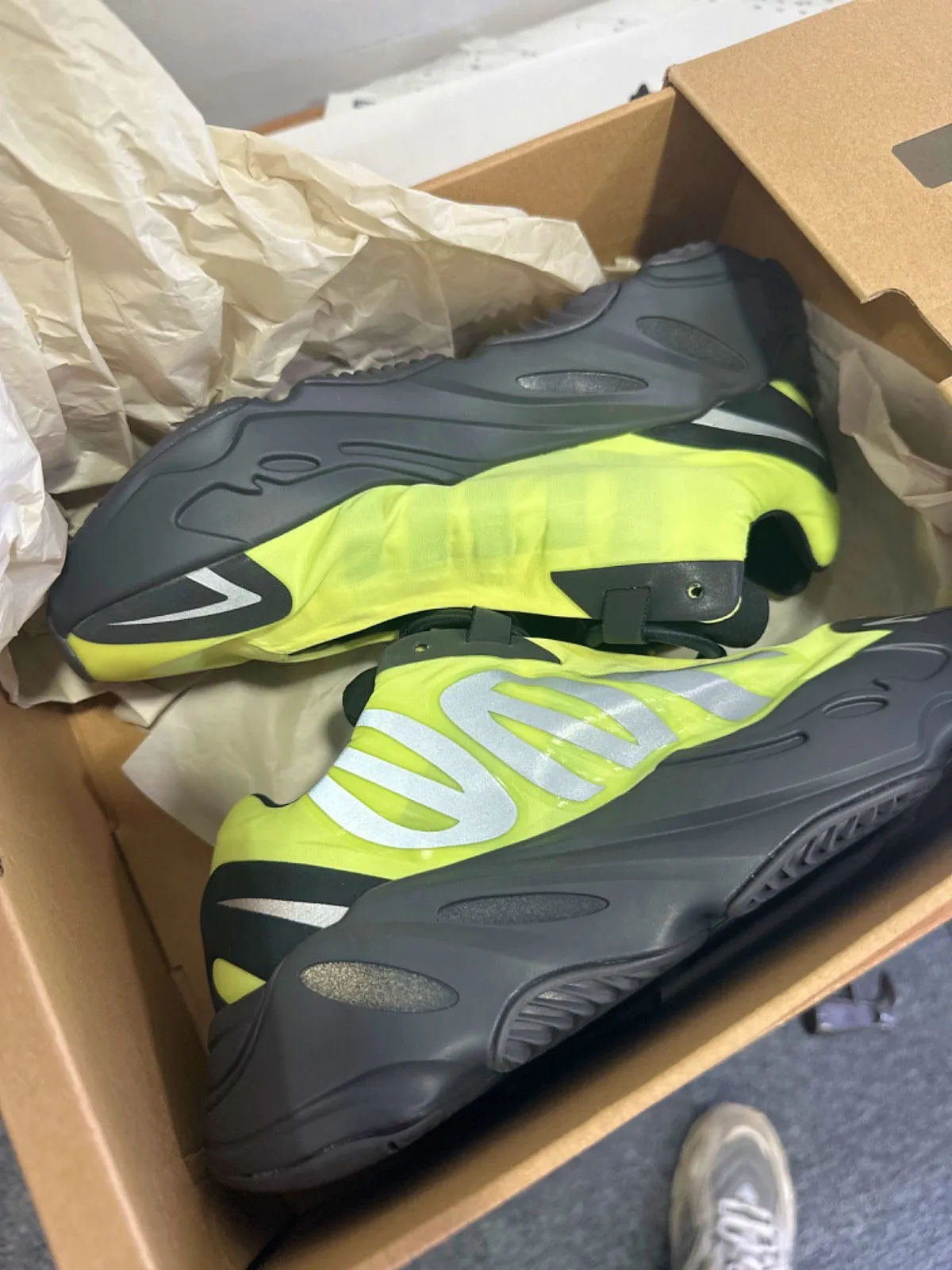 Adidas Black/Yellow FY3727 Yeezy 700 MNVN Trainers UK 5.5 EU 38.5 